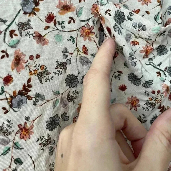 Grace & Lace Flowered Pink pocket Tank size Small - Picture 5 of 6